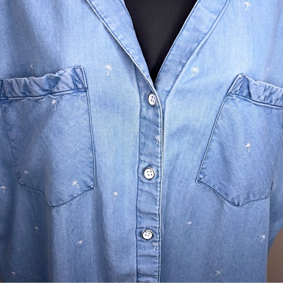 Medium Jachs Girlfriend Blue Lyocell Palm Tree Print Short Sleeve Button Up Top - Picture 10 of 16